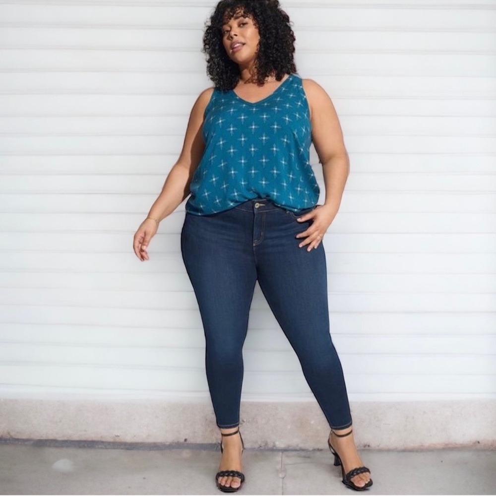 Torrid 1X Blue Challis Stitch Detail Star Clusters Tank NWT